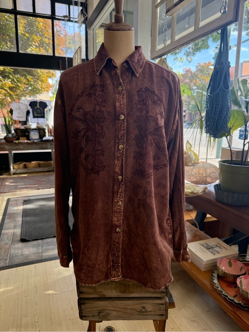 VINTAGE Women's 24 Karat Rust-Brown Embroidered Button-Down Shirt